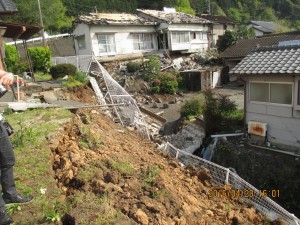 活断層近くの宅地崩壊③